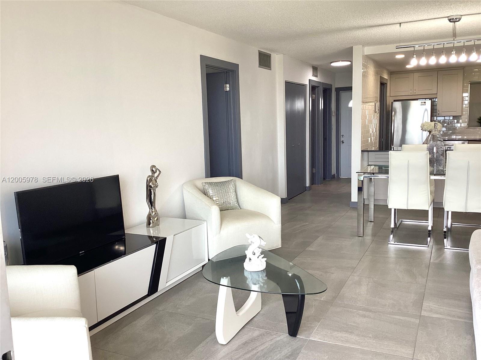 HOLLYBROOK GOLF AND - Residential