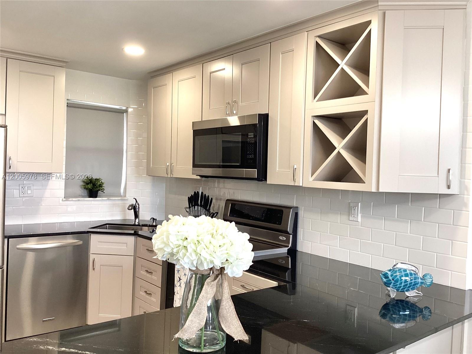 HOLLYBROOK GOLF AND - Residential