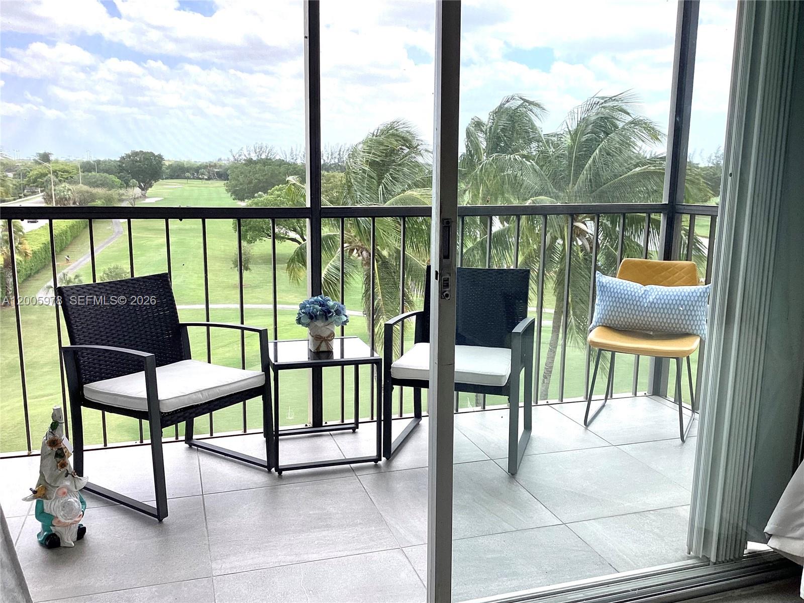 HOLLYBROOK GOLF AND - Residential