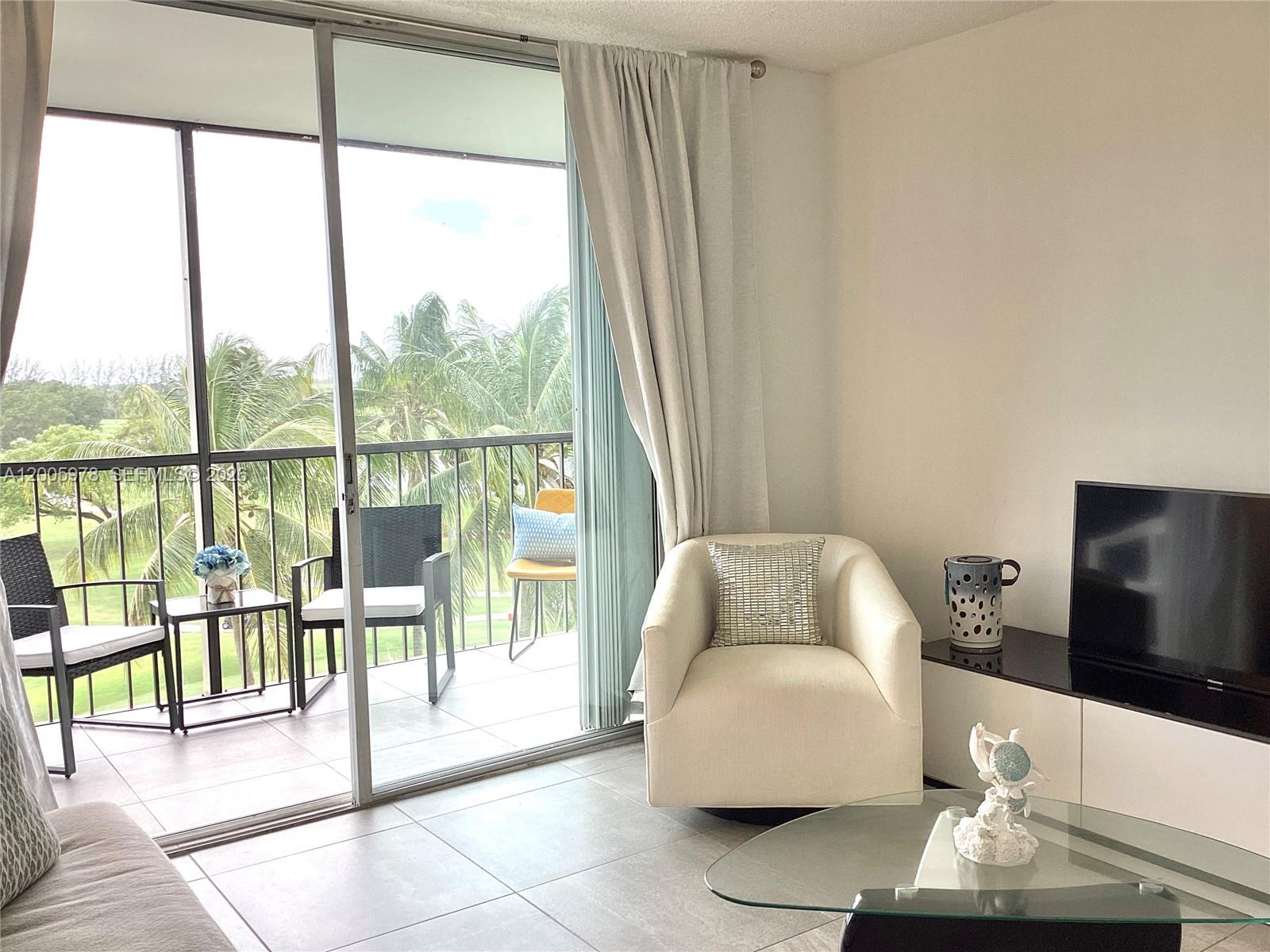 HOLLYBROOK GOLF AND - Residential