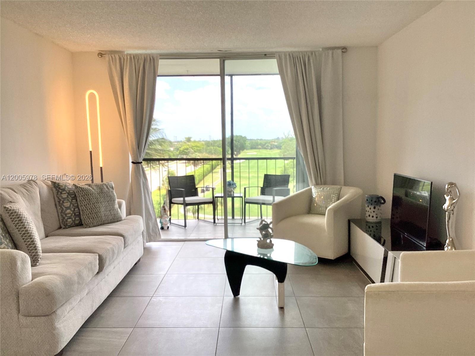 HOLLYBROOK GOLF AND - Residential