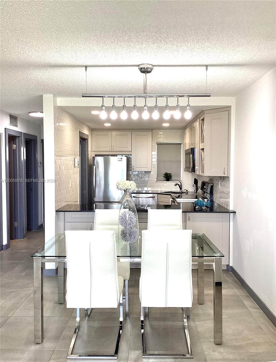 HOLLYBROOK GOLF AND - Residential