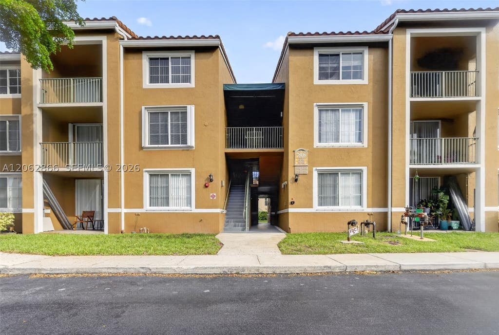 Photo of 7808 Sonoma Springs Cir #304, Lake Worth, FL 33463 (MLS # A12062866)