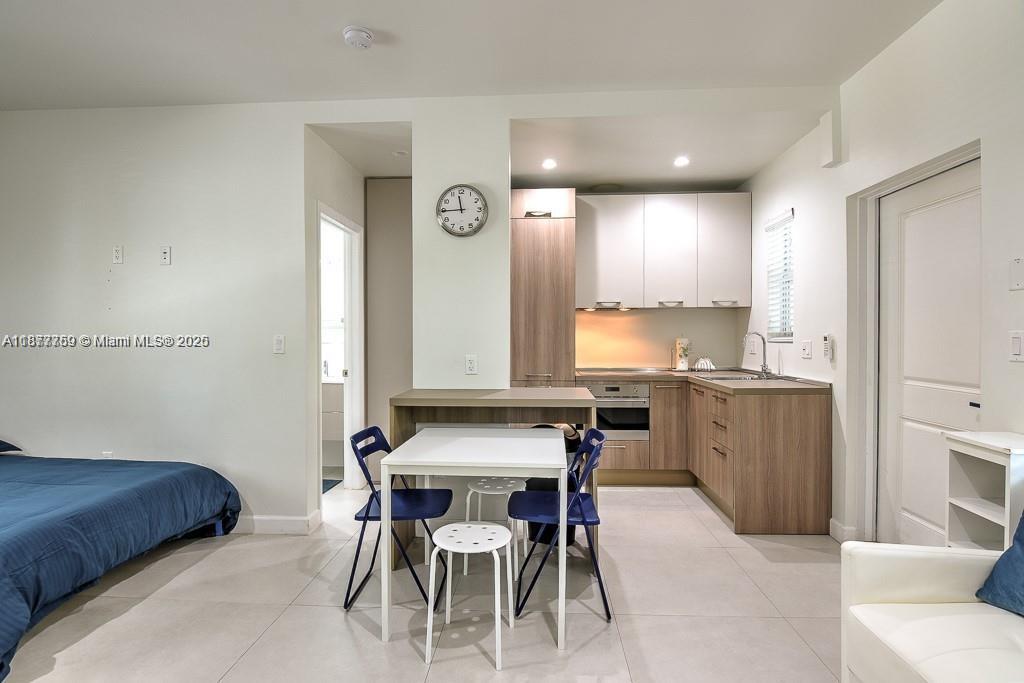 245 NE 33rd St 103