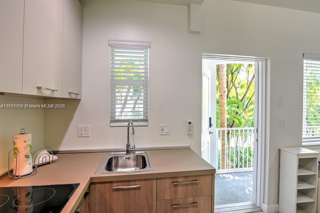 245 NE 33rd St 103