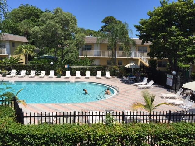 VILLAGE PARK AT OAKLAND C - Residential Lease