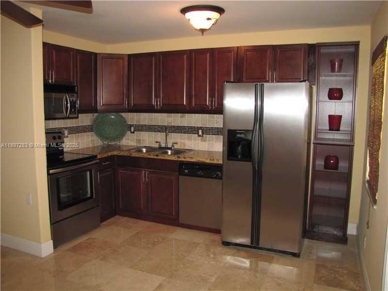 VILLAGE PARK AT OAKLAND C - Residential Lease