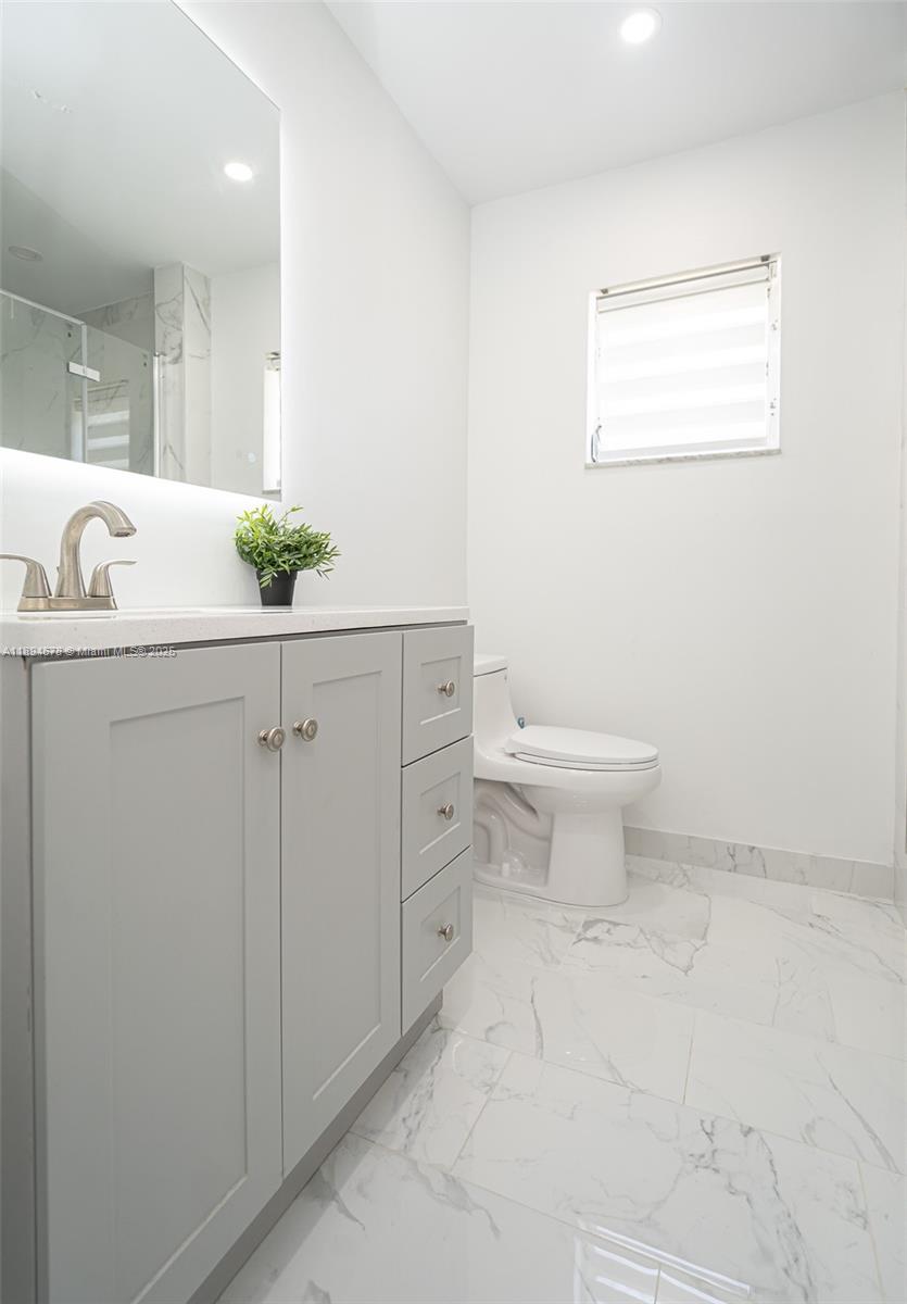 BEVERLY HILLS CONDO NUMBE - Residential