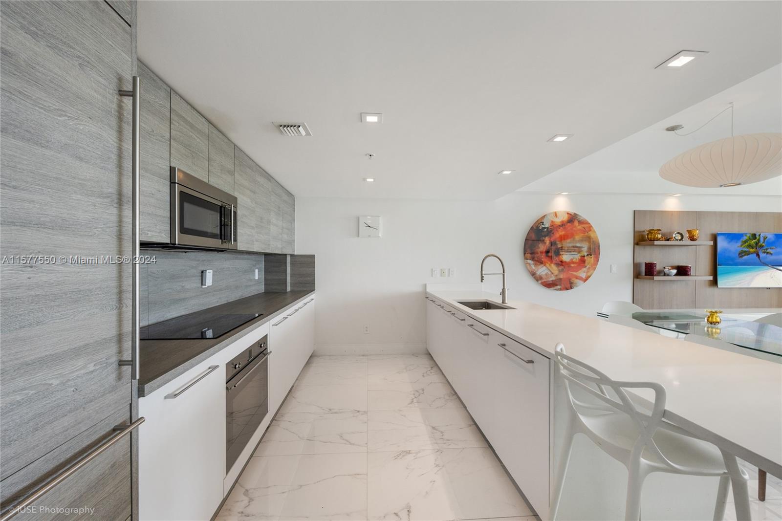 400 Sunny Isles Blvd 704