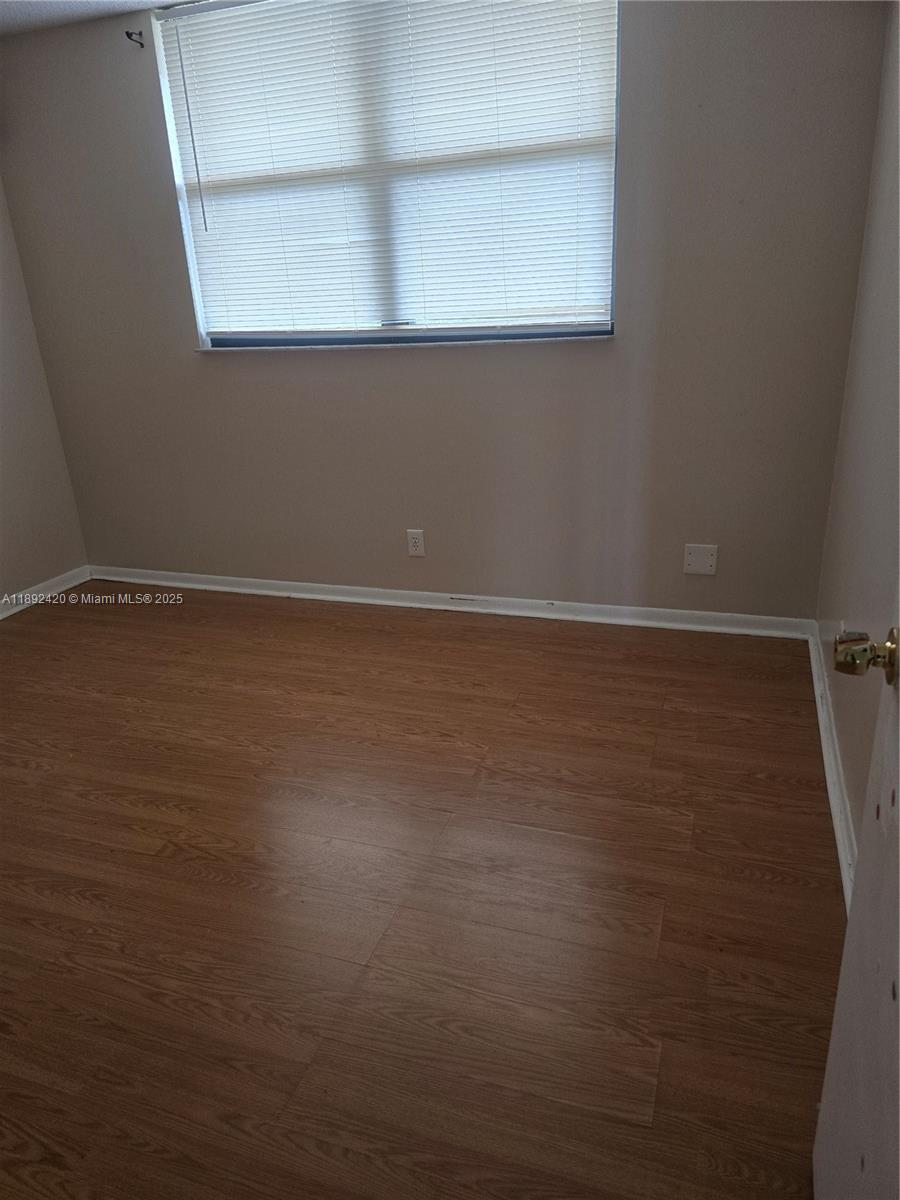 LAKE EMERALD CONDOMINIUM - Residential