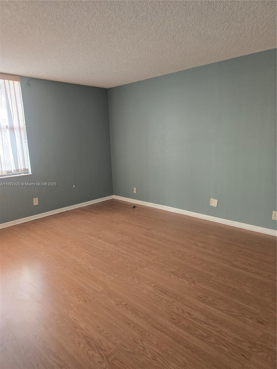 LAKE EMERALD CONDOMINIUM - Residential