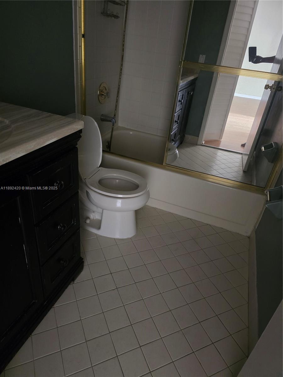 LAKE EMERALD CONDOMINIUM - Residential