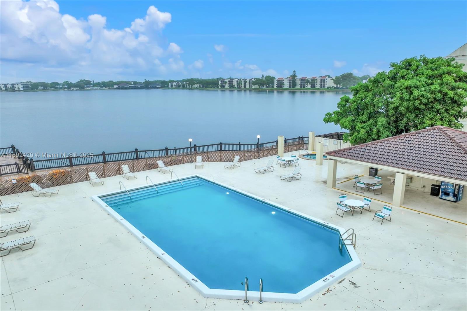 LAKE EMERALD CONDOMINIUM - Residential