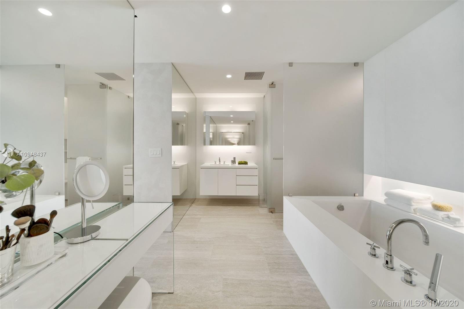 SURF CLUB CONDO - Residential