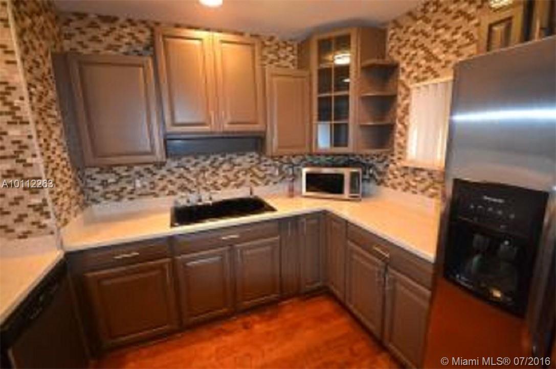 Babco Manors 39-15 B - Residential Lease