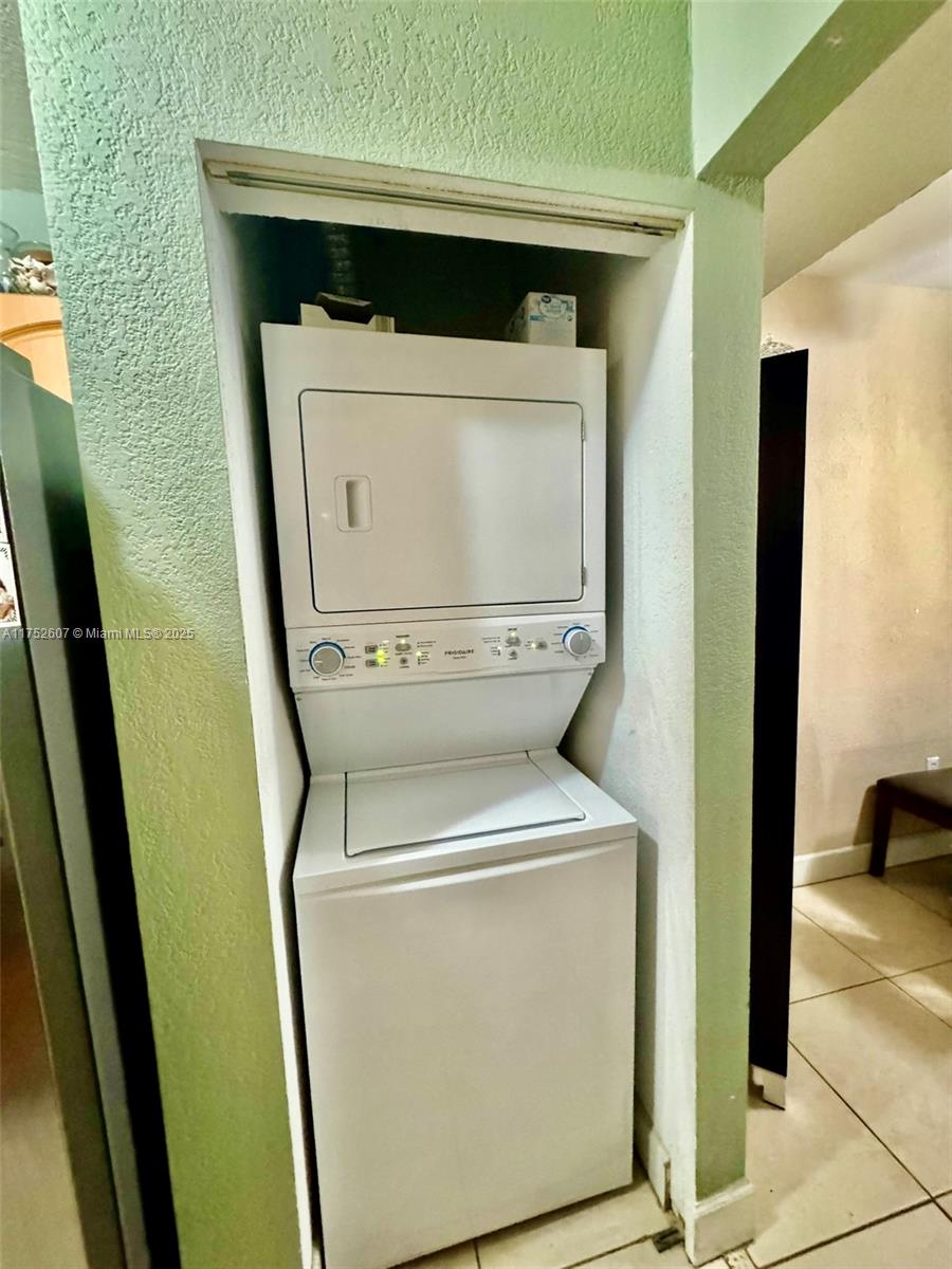 EVENING STAR CONDO - Residential