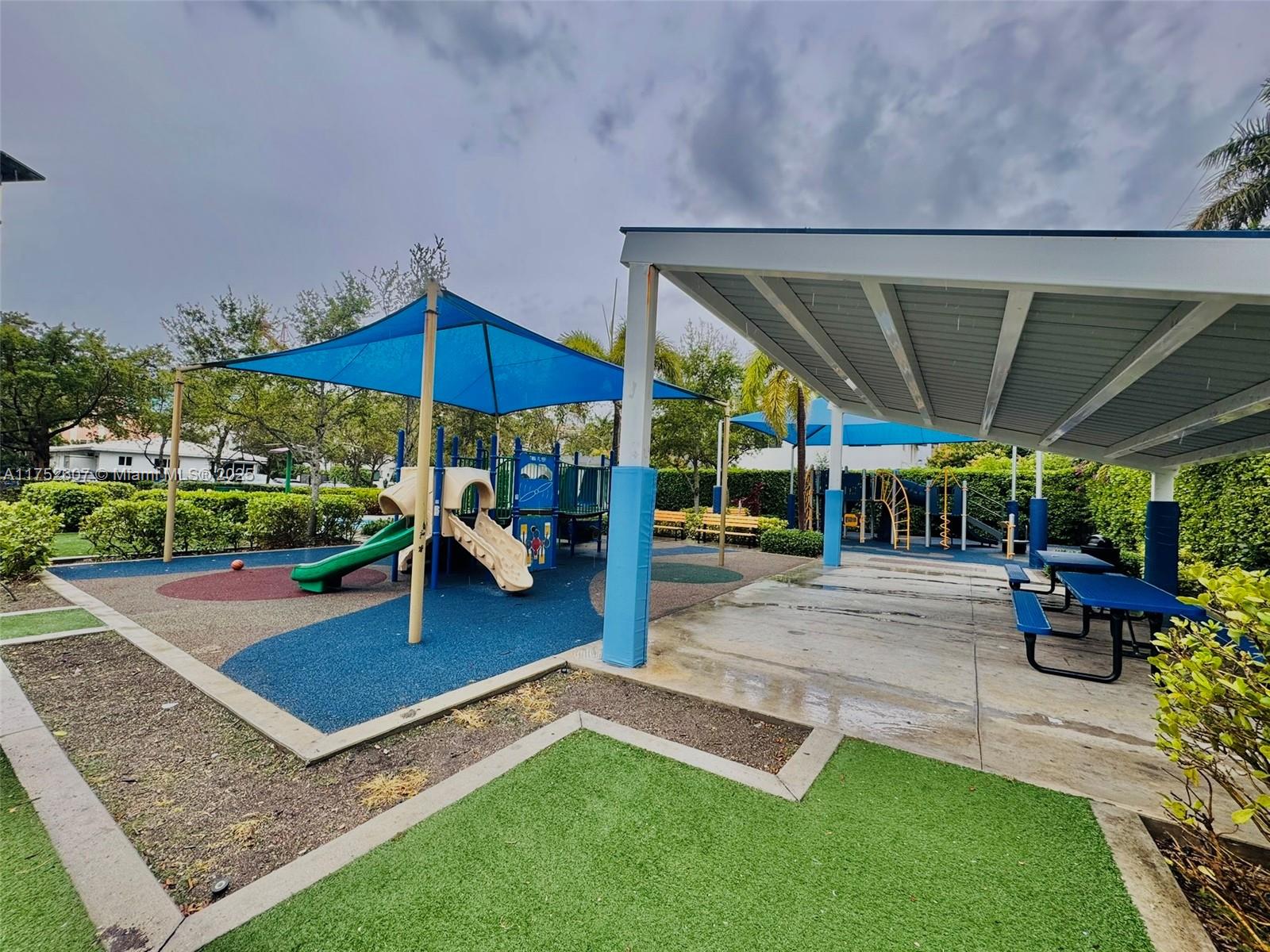 EVENING STAR CONDO - Residential