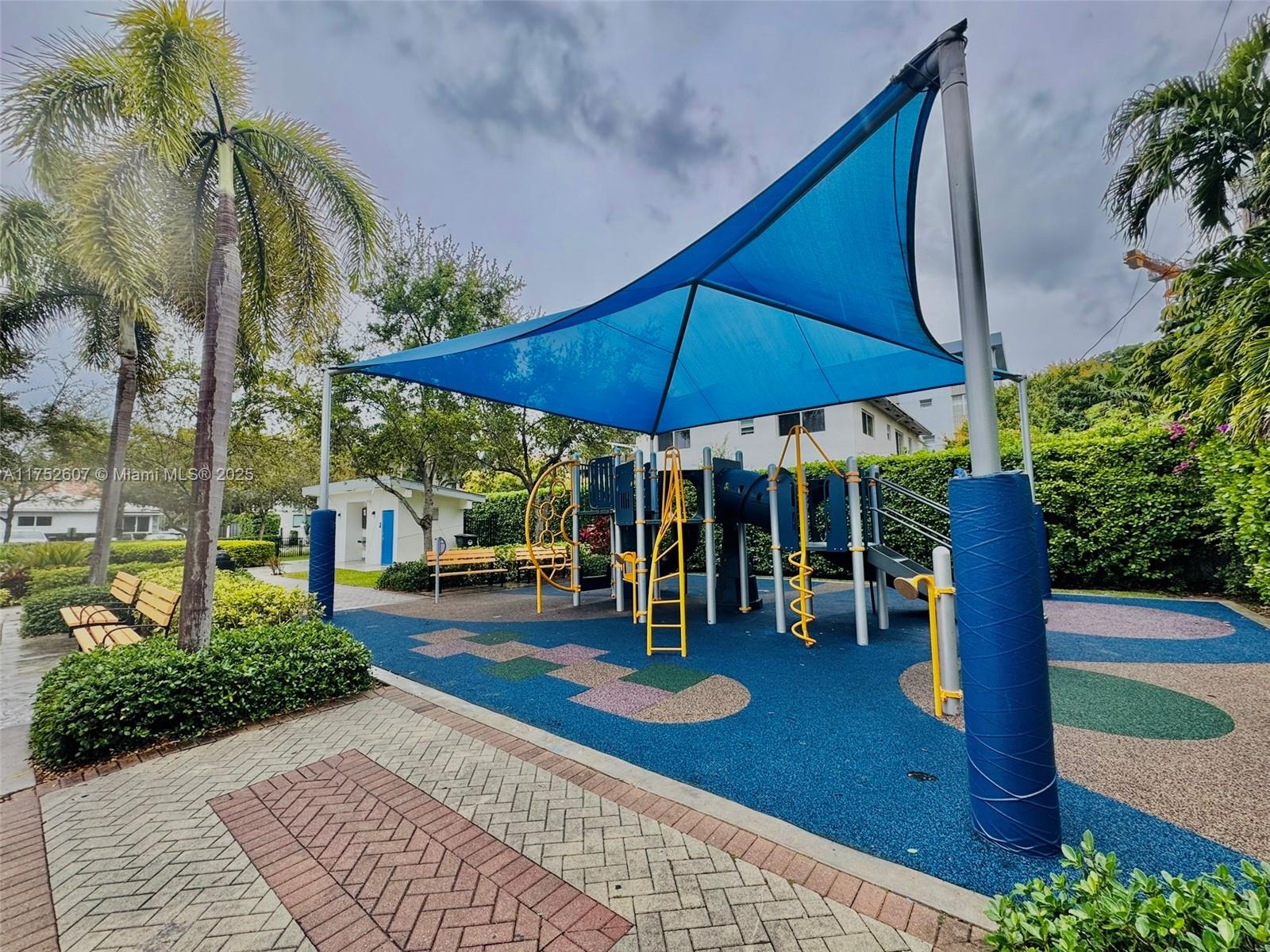 EVENING STAR CONDO - Residential