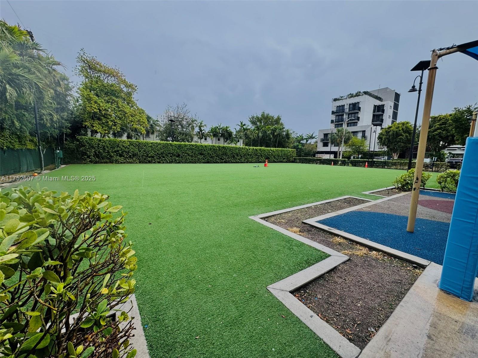 EVENING STAR CONDO - Residential