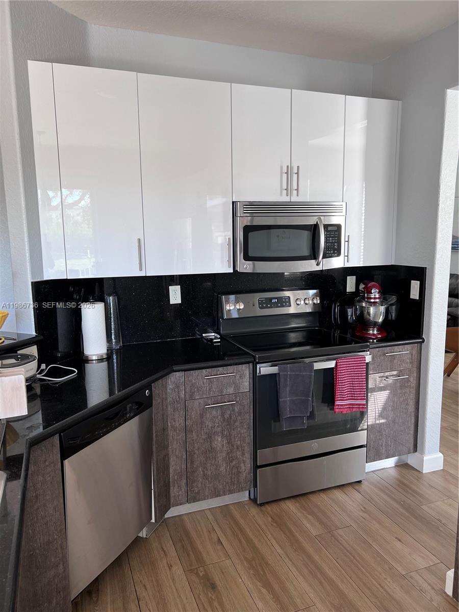 ISLANDS AT DORAL TOWNHOME - Residential Lease