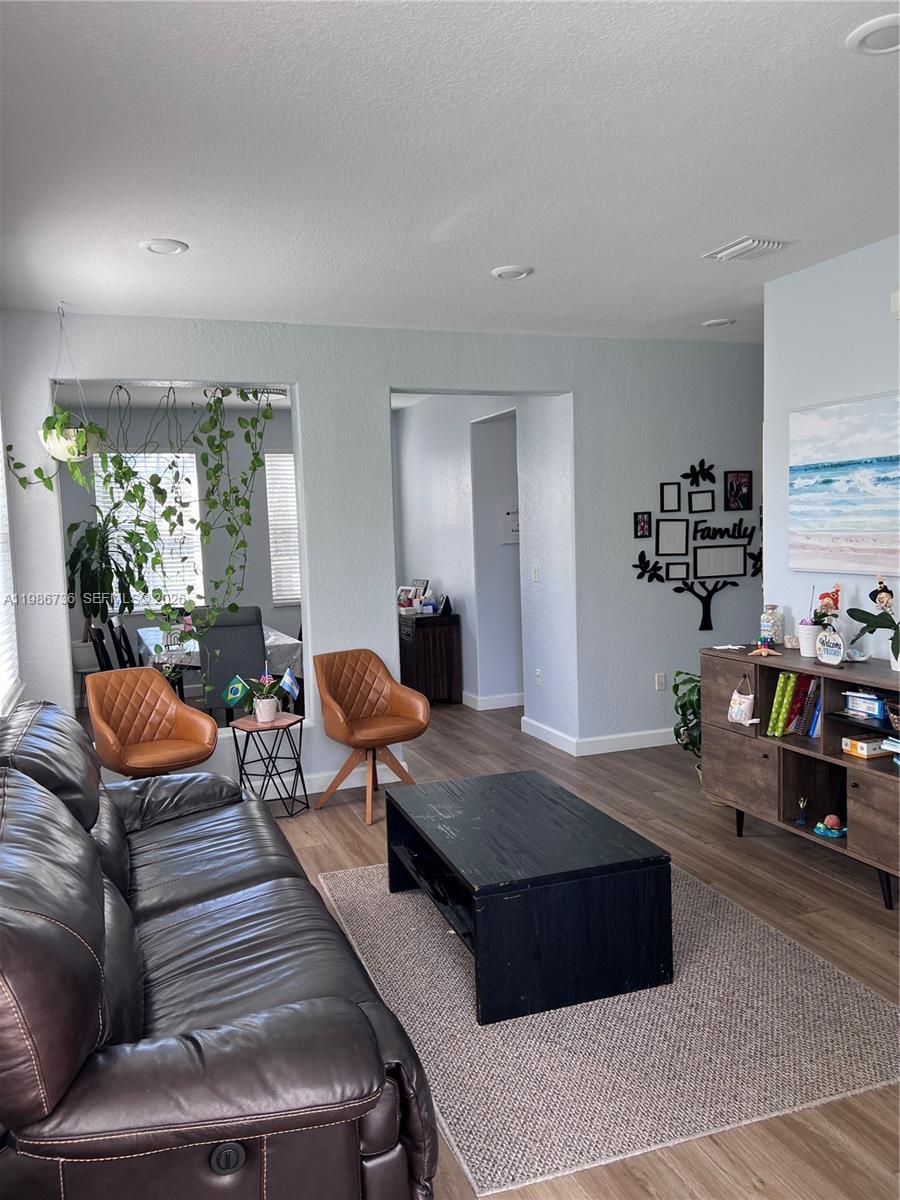 ISLANDS AT DORAL TOWNHOME - Residential Lease