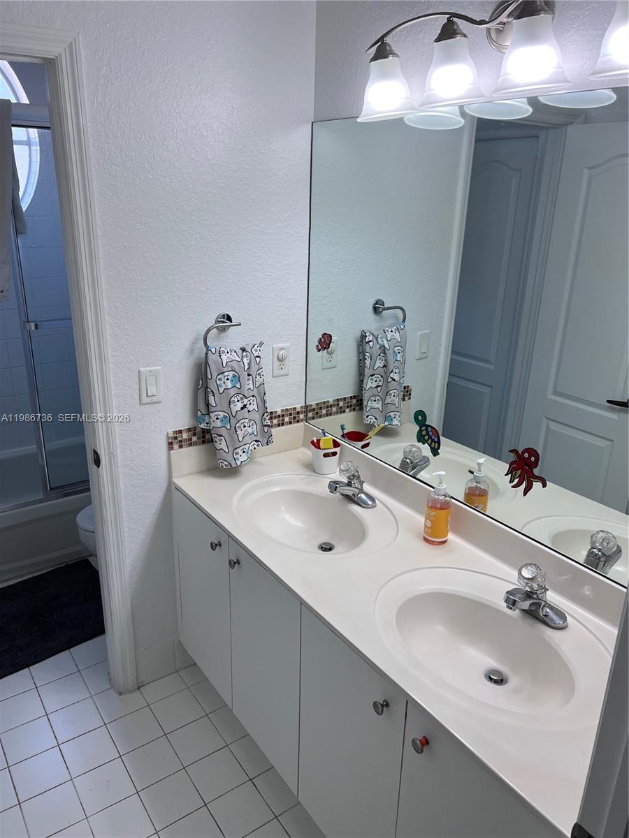 ISLANDS AT DORAL TOWNHOME - Residential Lease