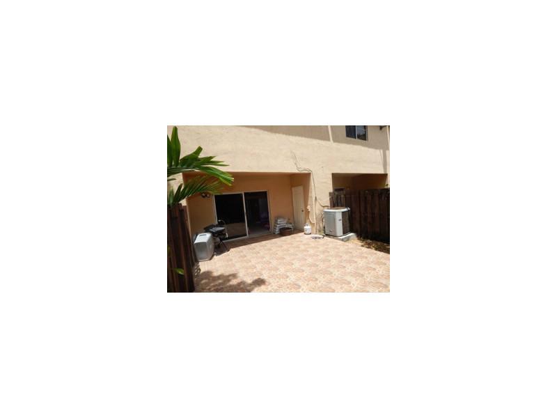 OAK VILLAS - Residential Lease