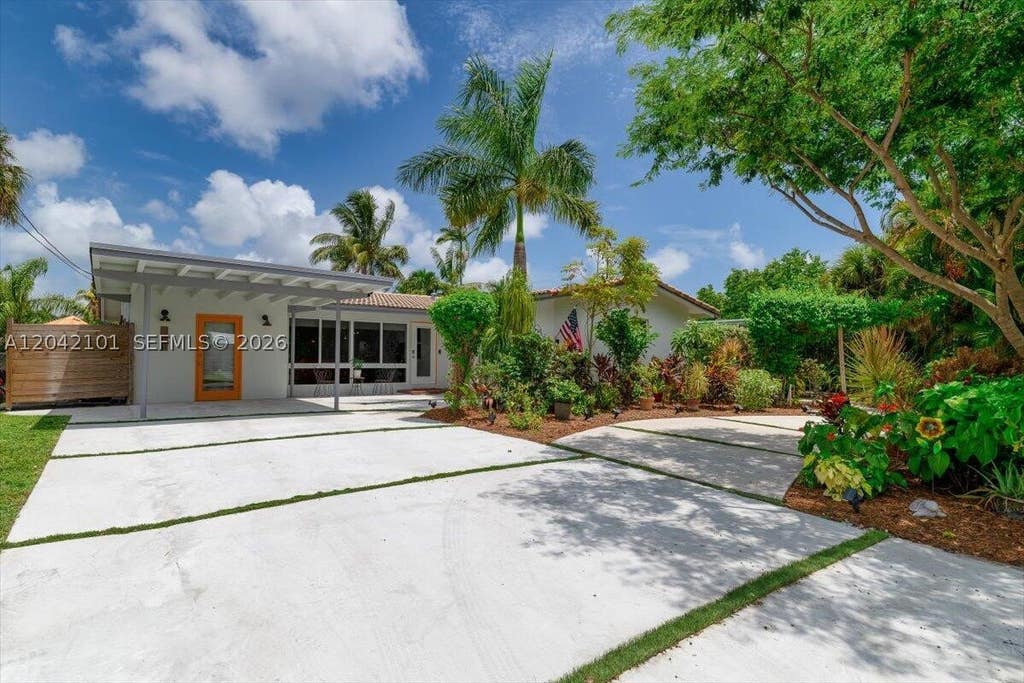 Photo of 1521 SW 5th Ct, Fort Lauderdale, FL 33312 (MLS # A12042101)