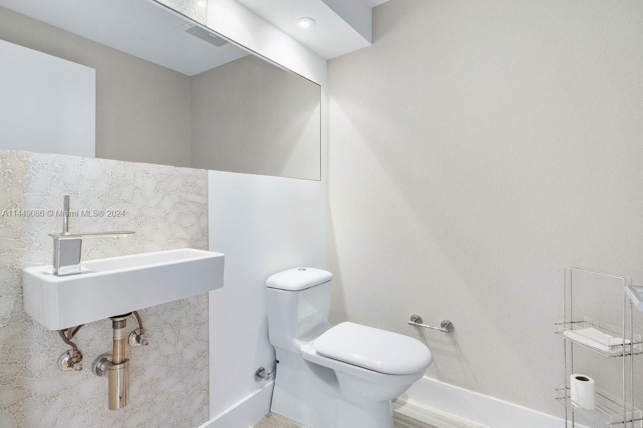 NORTH CARILLON BEACH COND - Residential