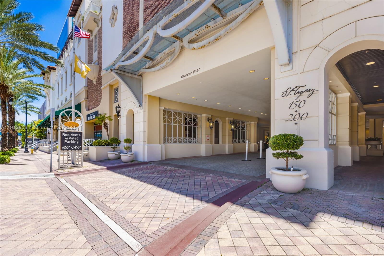 ST TROPEZ ON THE BAY 1 CO - Residential