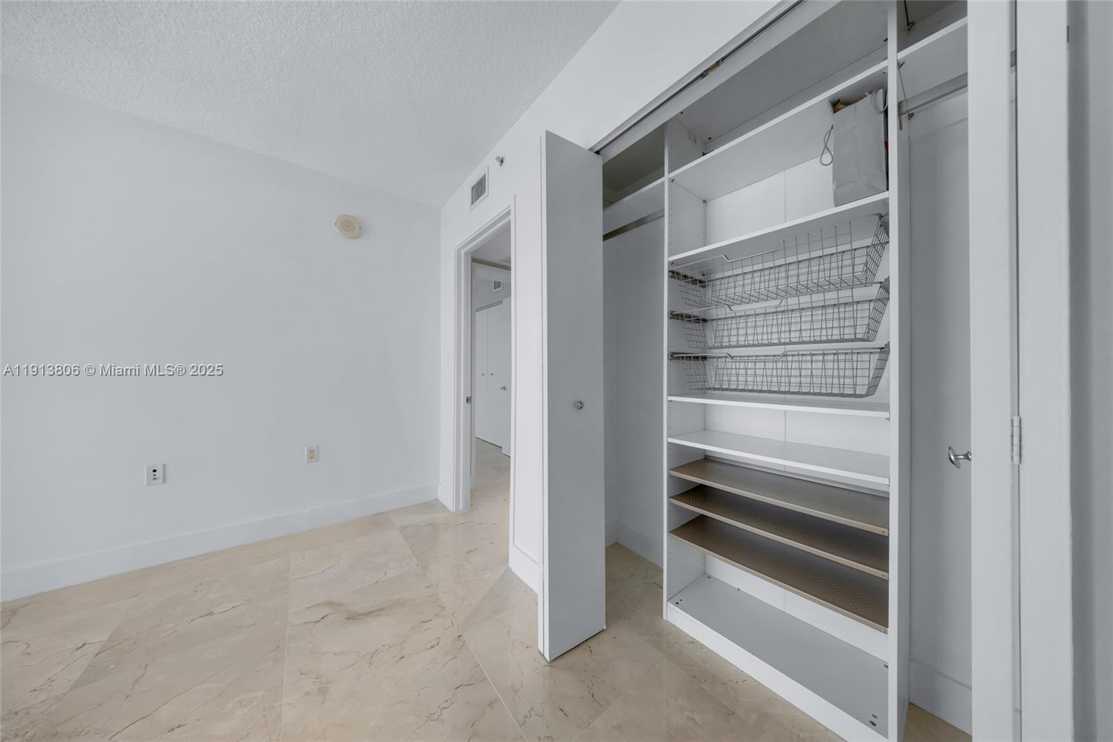 ST TROPEZ ON THE BAY 1 CO - Residential