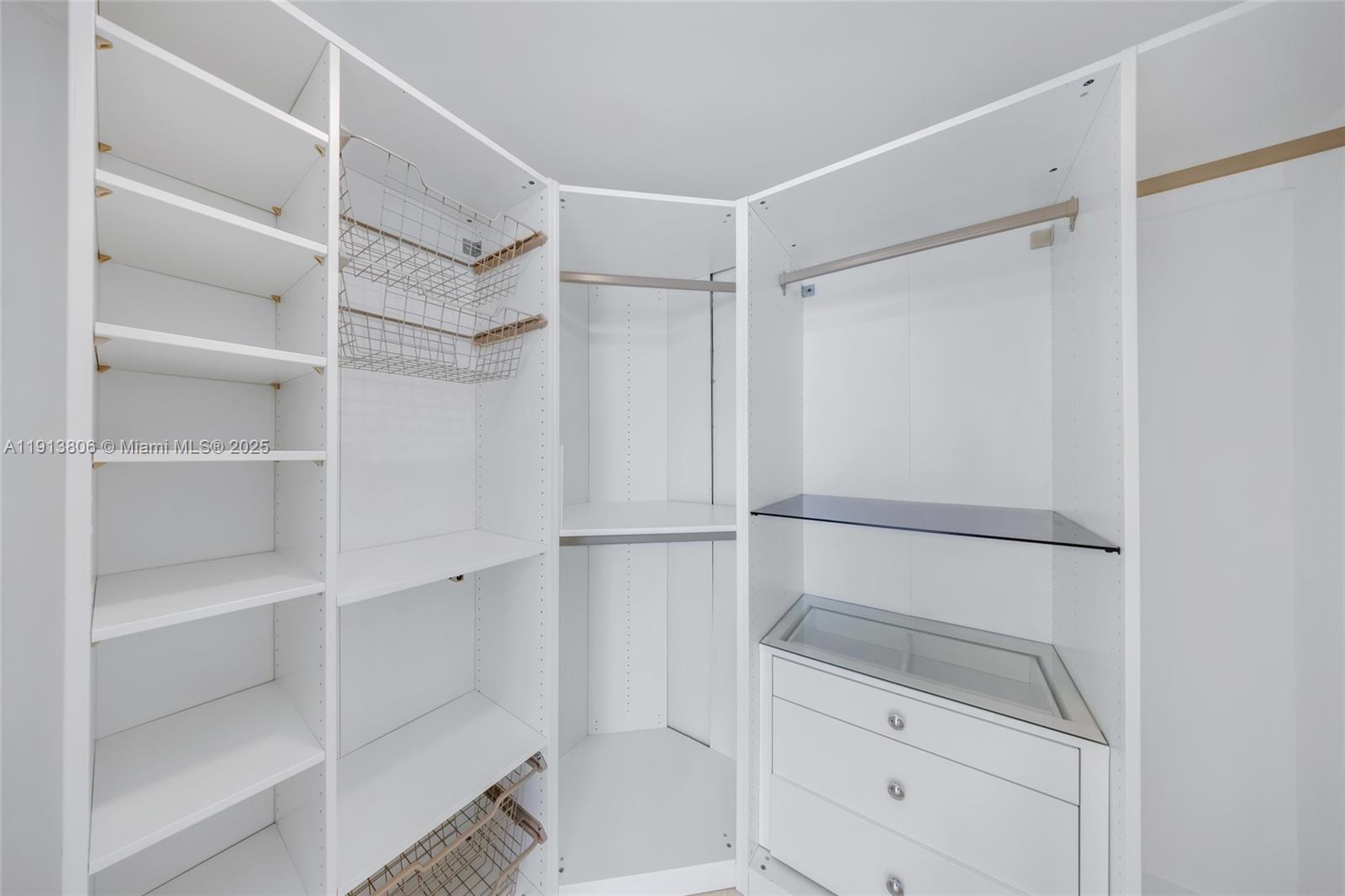 ST TROPEZ ON THE BAY 1 CO - Residential