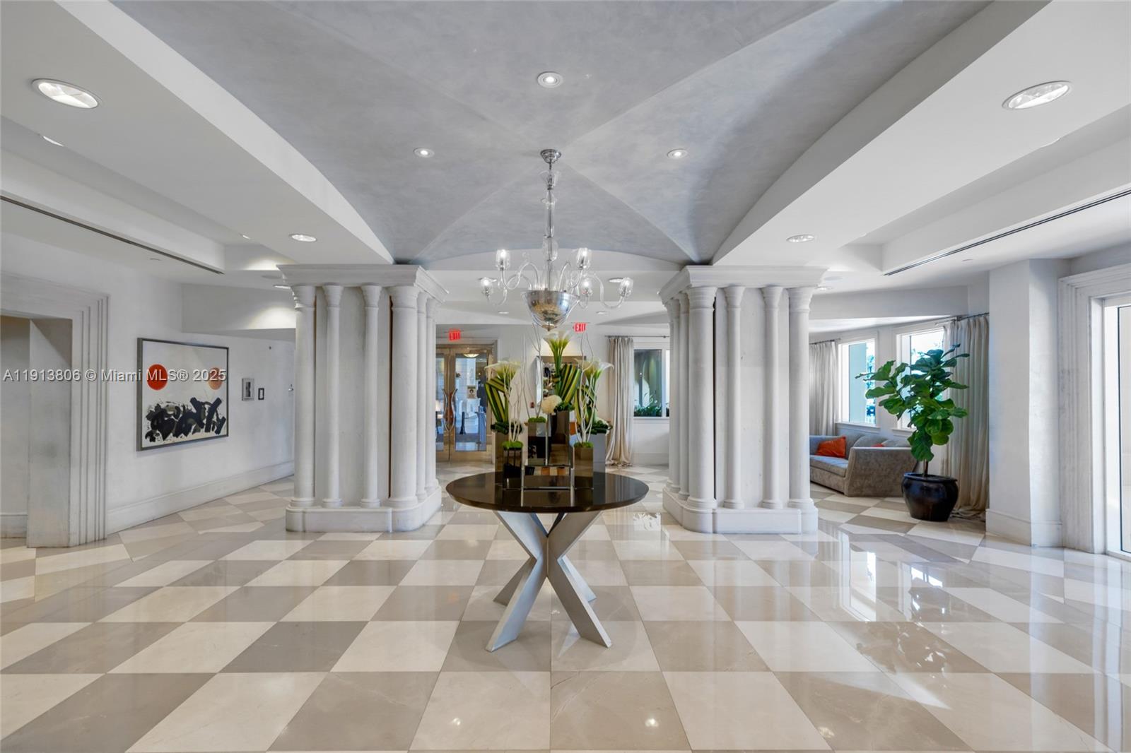 ST TROPEZ ON THE BAY 1 CO - Residential