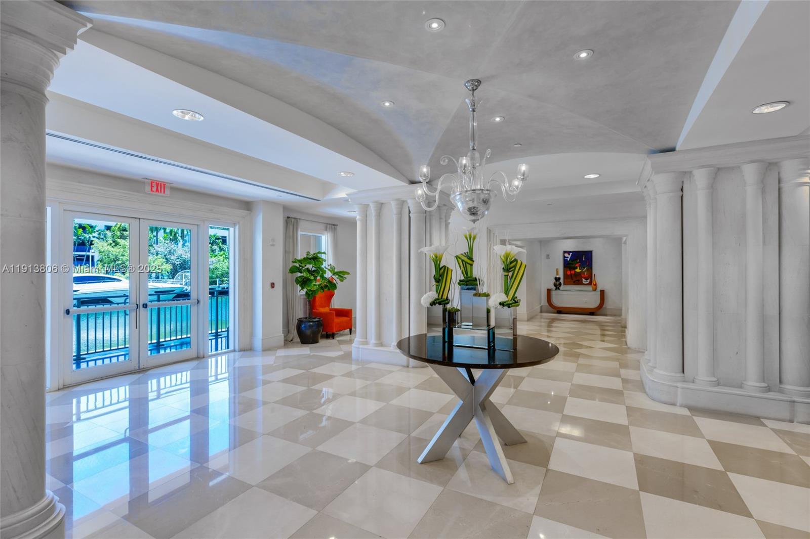 ST TROPEZ ON THE BAY 1 CO - Residential