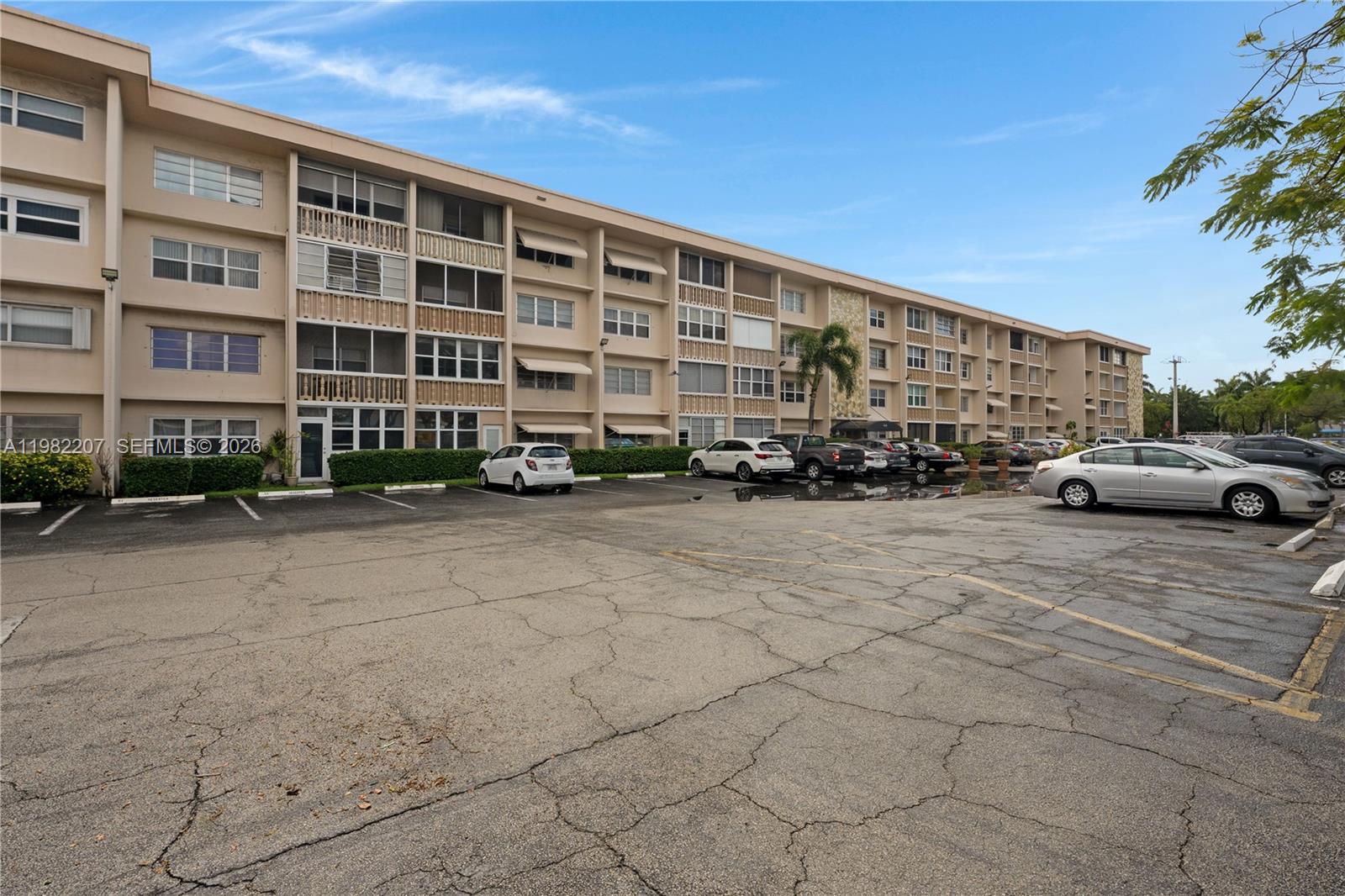 FOURTH GULFSTREAM GARDEN - Residential Lease