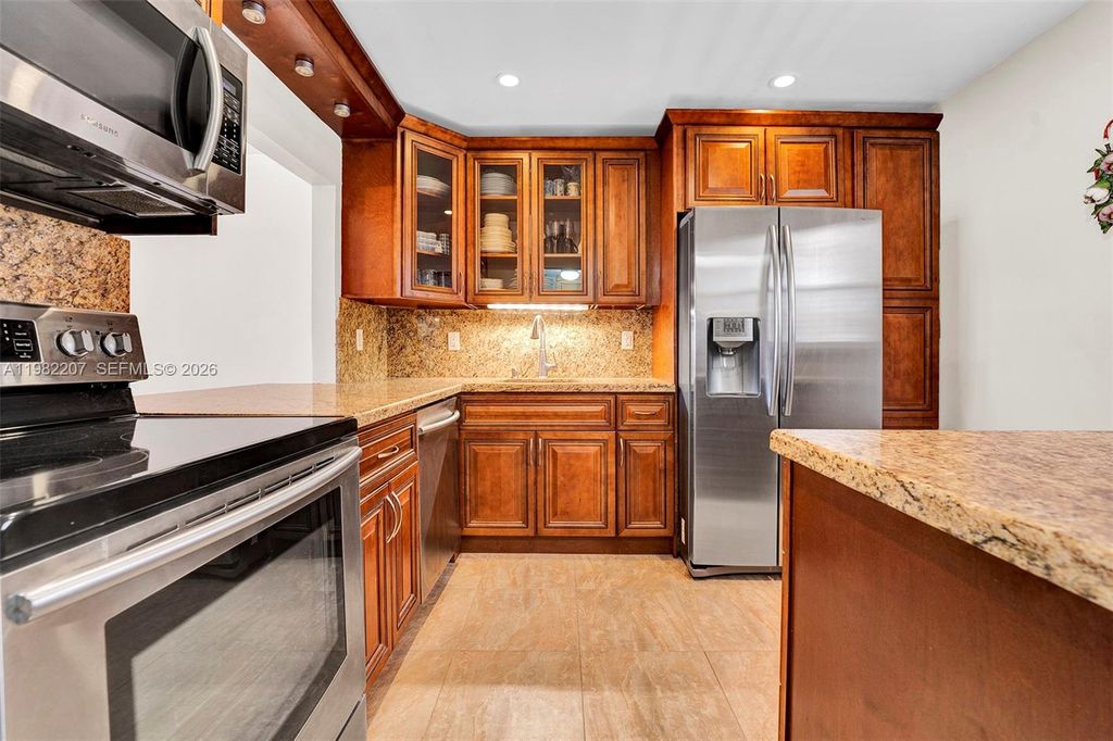 Photo of 410 SE 2nd St #220, Hallandale Beach, FL 33009 (MLS # A11982207)