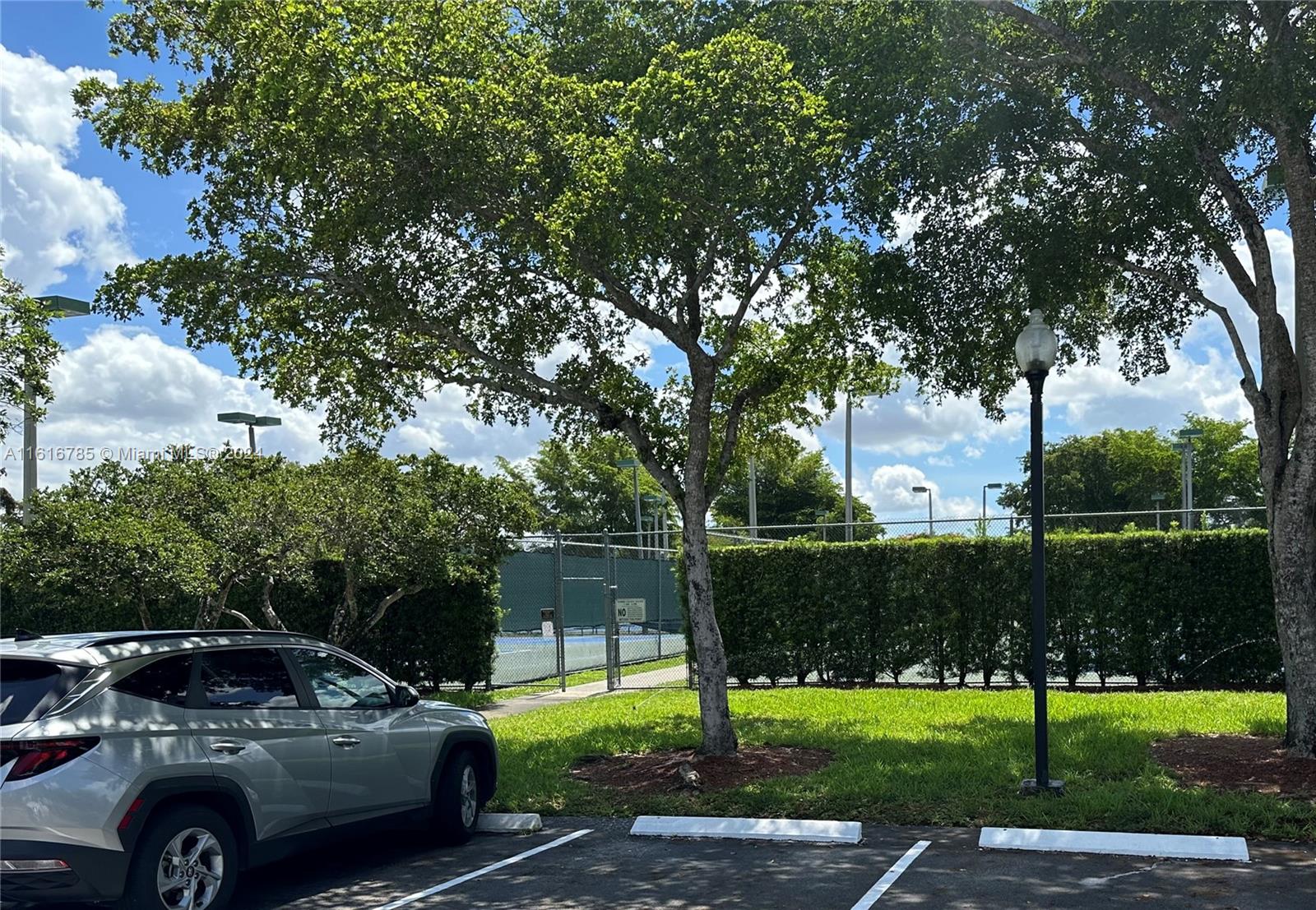 LAKES MEADOW VILG HOMES C - Residential Lease