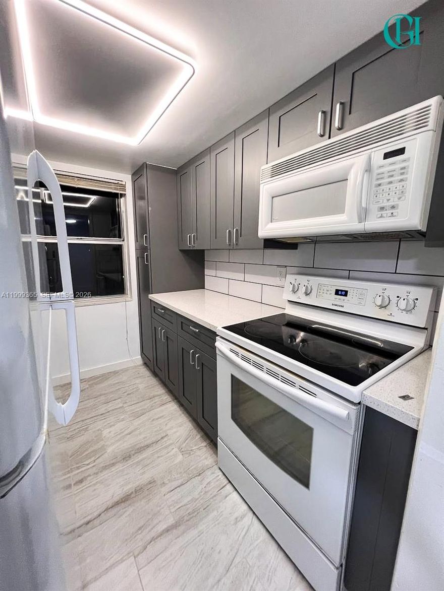 Remodeled like new. Excellent location. Great Unit next to the pool, assigned parking space right next to the Unit's entrance.
Laundry in building
Close to I95. Must See
NO PETS PER CONDO RULES