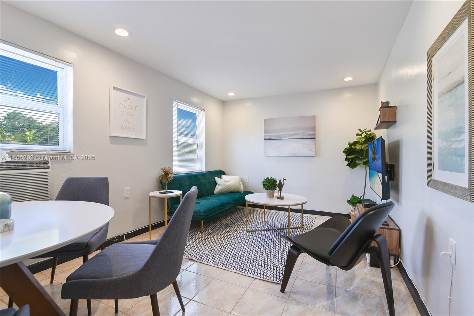 HOLLYWOOD - Residential Income