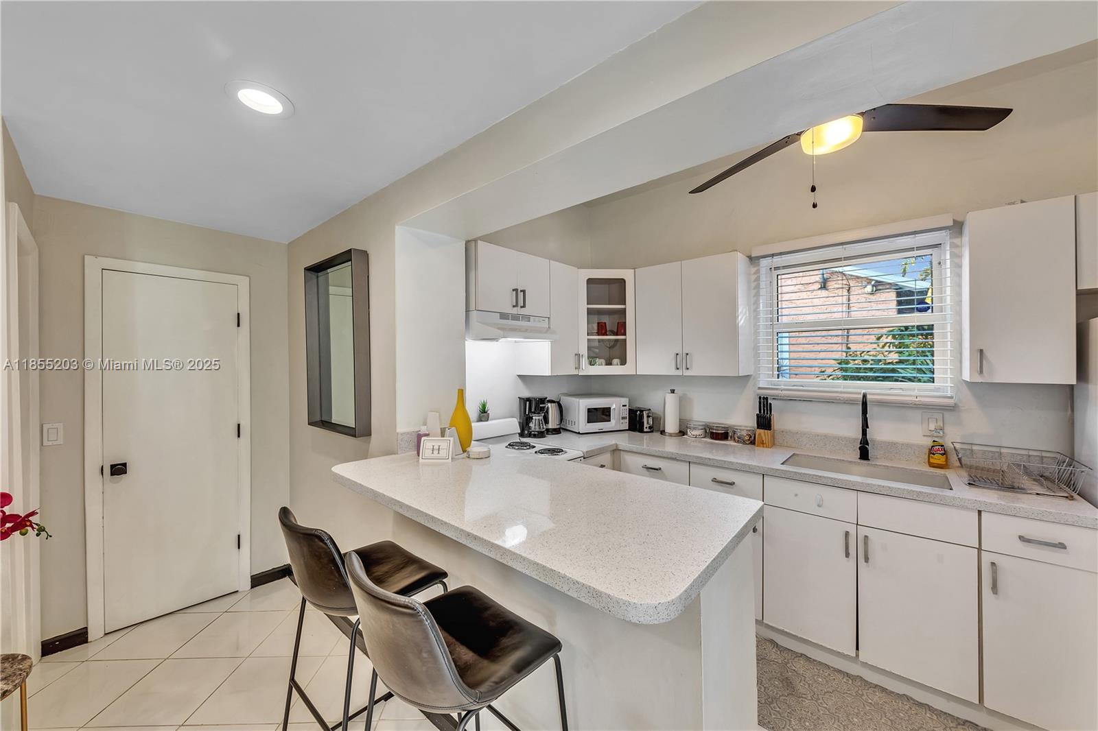HOLLYWOOD - Residential Income