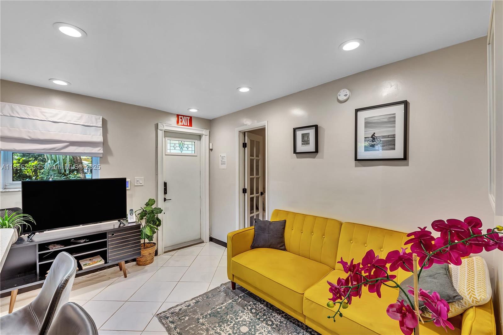 HOLLYWOOD - Residential Income