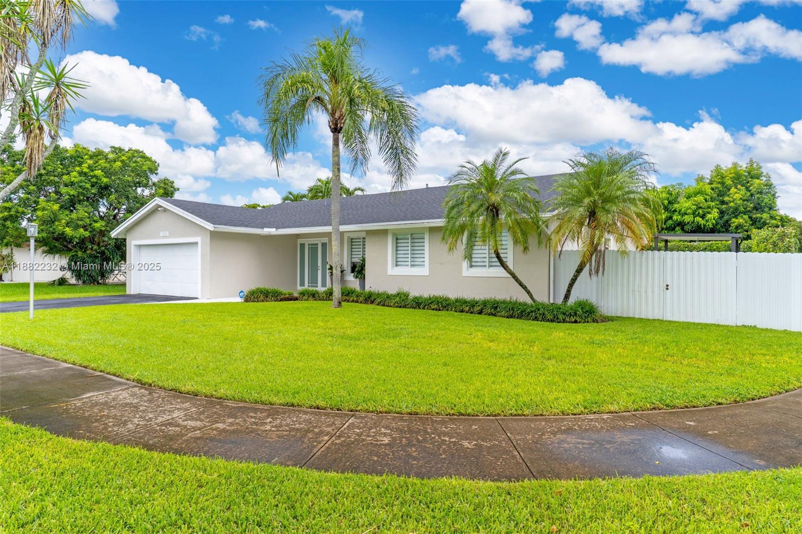 CARAVEL COUNTRY - Residential