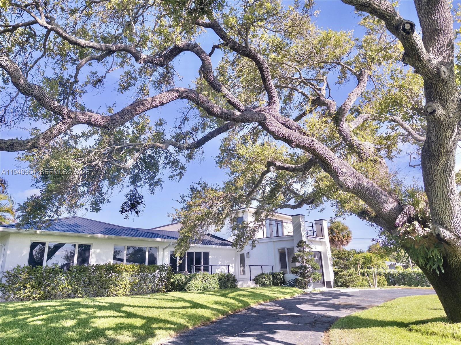 2611 S Indian River Dr