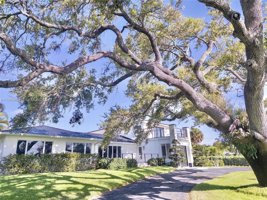 Photo of 2611 S Indian River Dr, Fort Pierce, FL 34950 (MLS # A11940964)