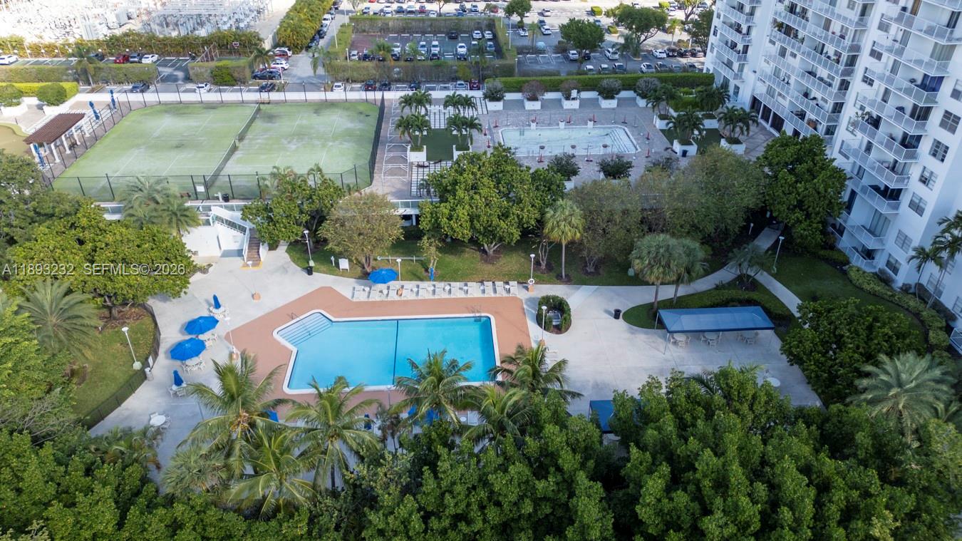 ADMIRALS PORT CONDO WEST - Residential