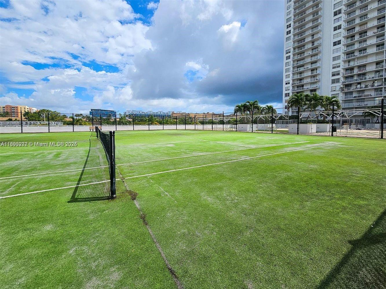 ADMIRALS PORT CONDO WEST - Residential