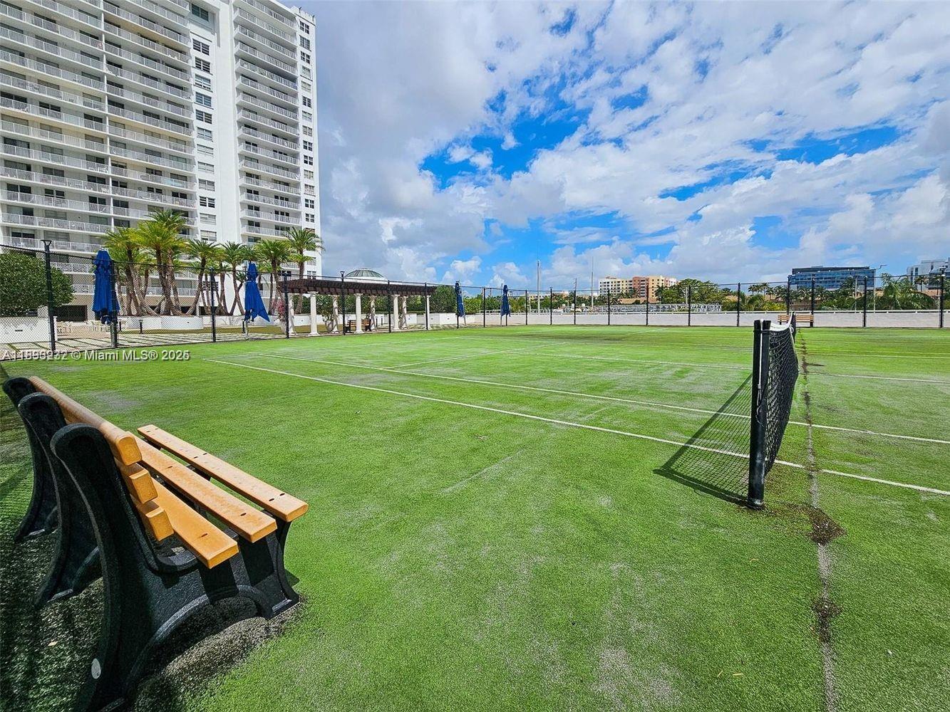 ADMIRALS PORT CONDO WEST - Residential