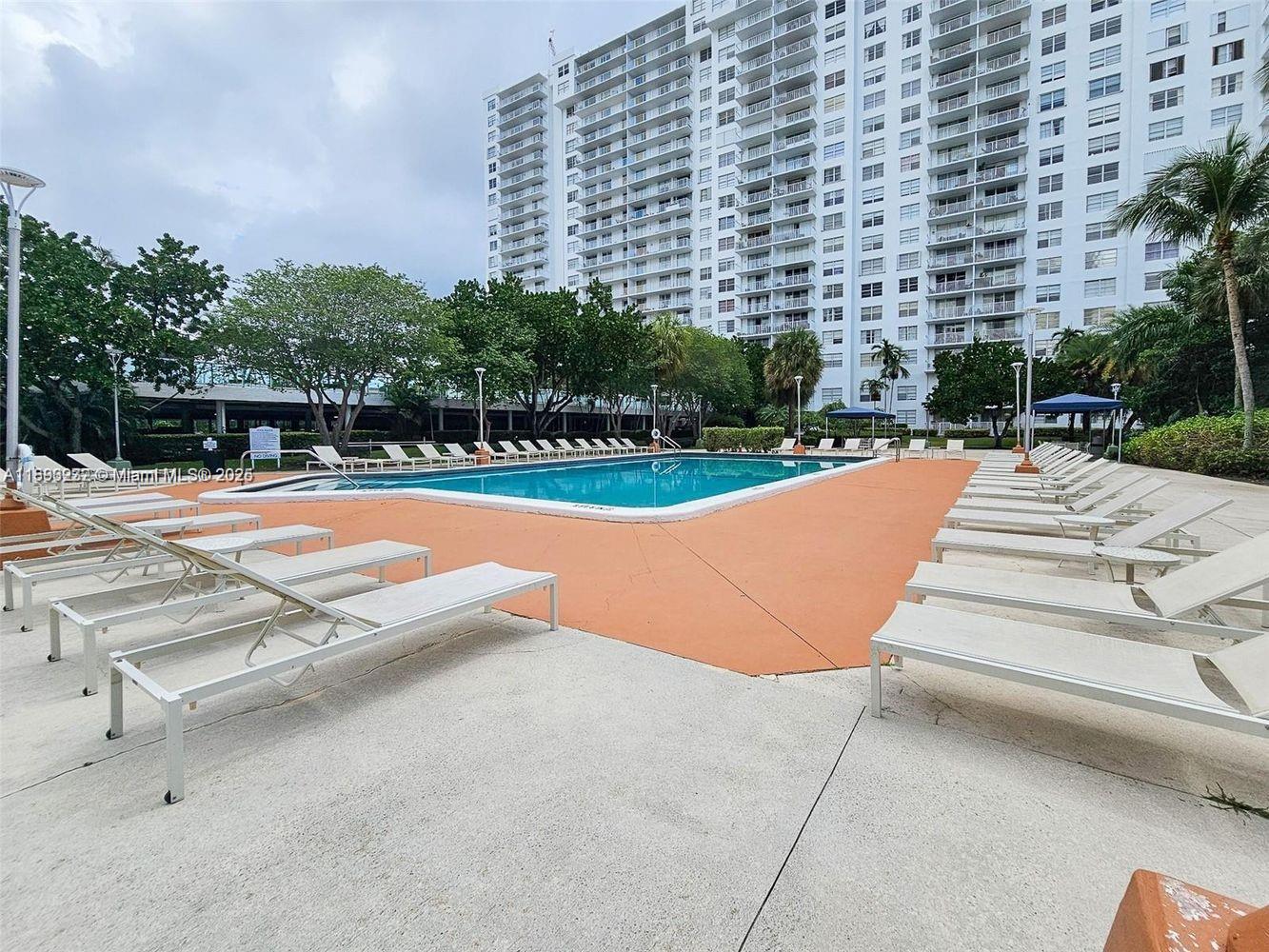 ADMIRALS PORT CONDO WEST - Residential