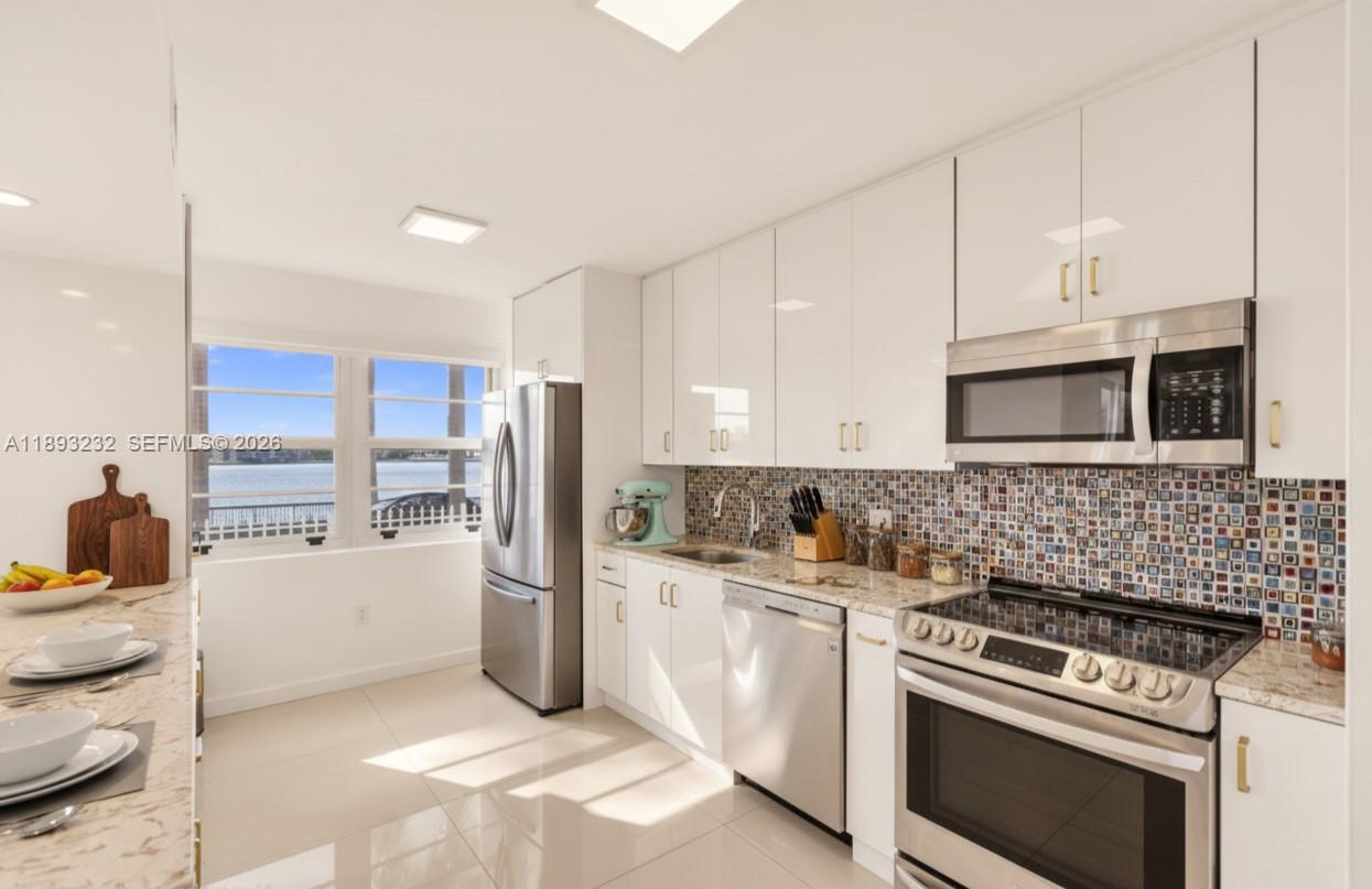 ADMIRALS PORT CONDO WEST - Residential