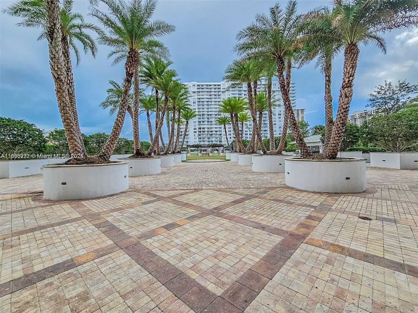 ADMIRALS PORT CONDO WEST - Residential